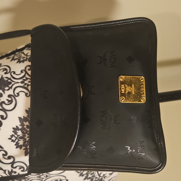 Authentic MCM munchen cross body purse - Picture 2 of 13